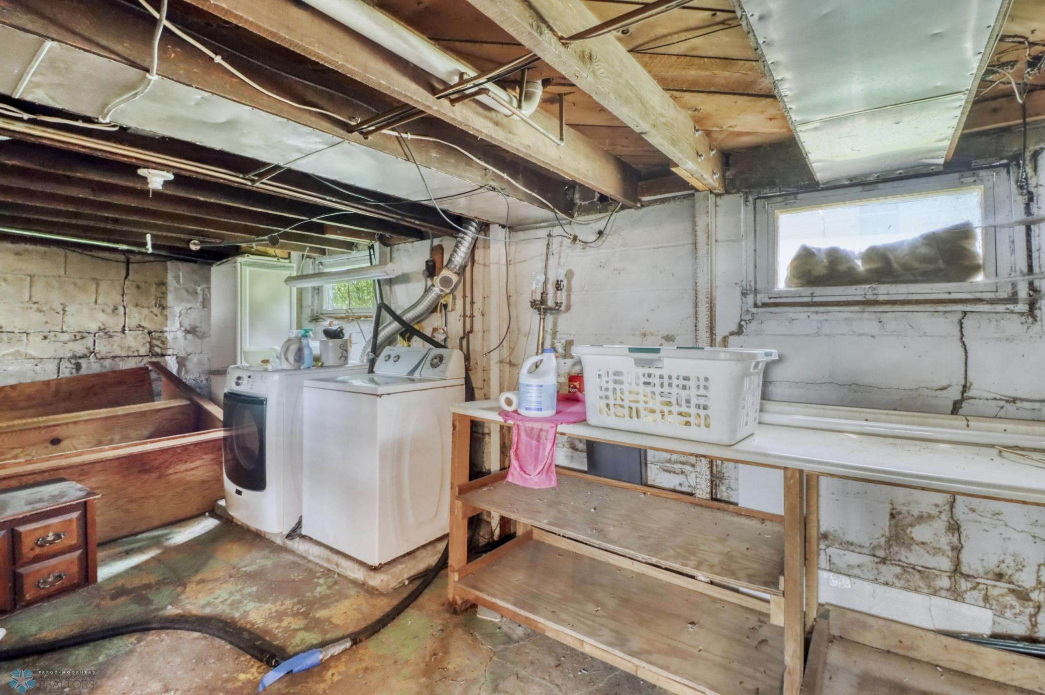 Basement_laundry1_1.JPG