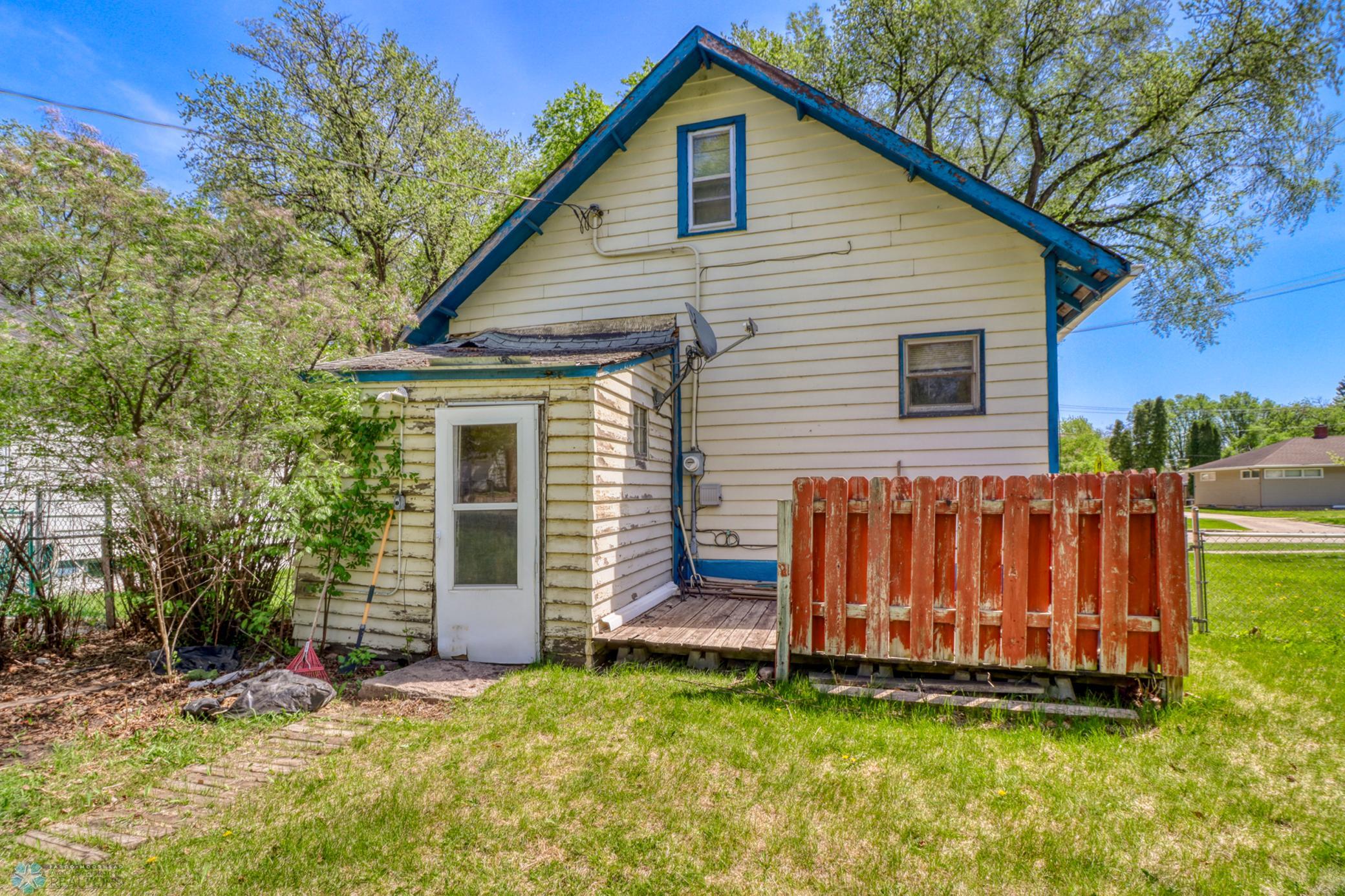 Backyard1_4.JPG
