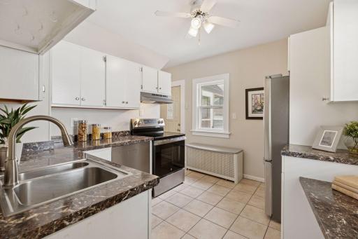 1386 Berkeley Avenue, Saint Paul, MN 55105