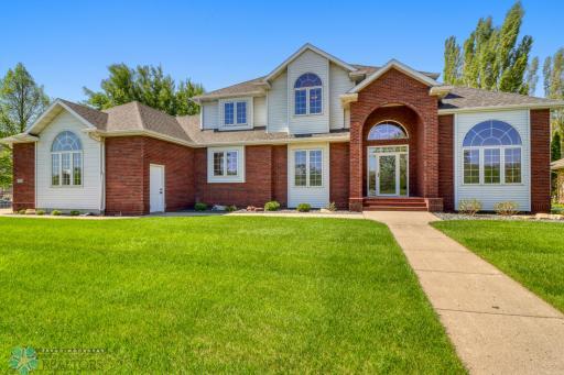 518 Harwood Drive S, Fargo, ND 58104