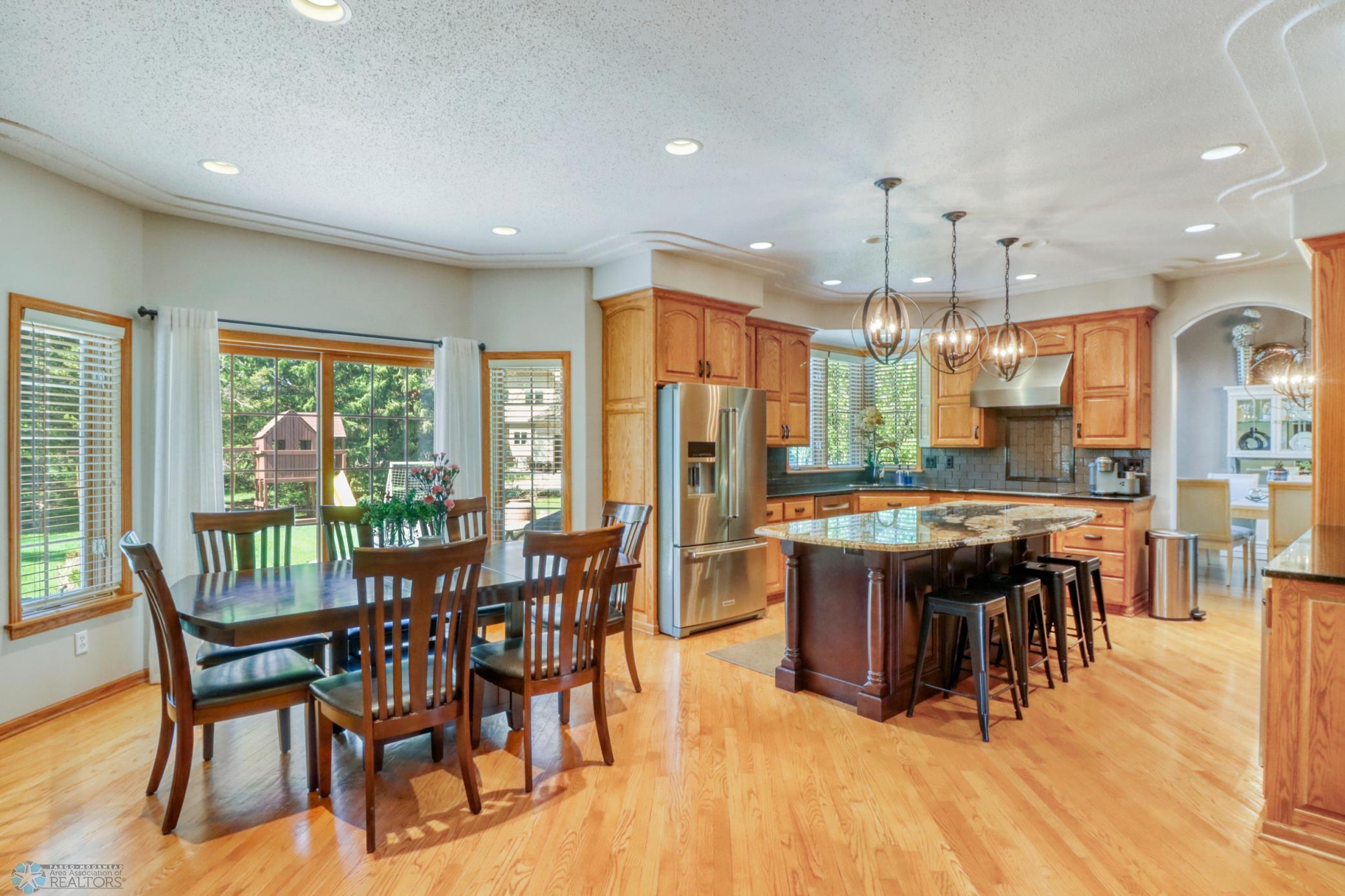 Kitchen1_0.JPG