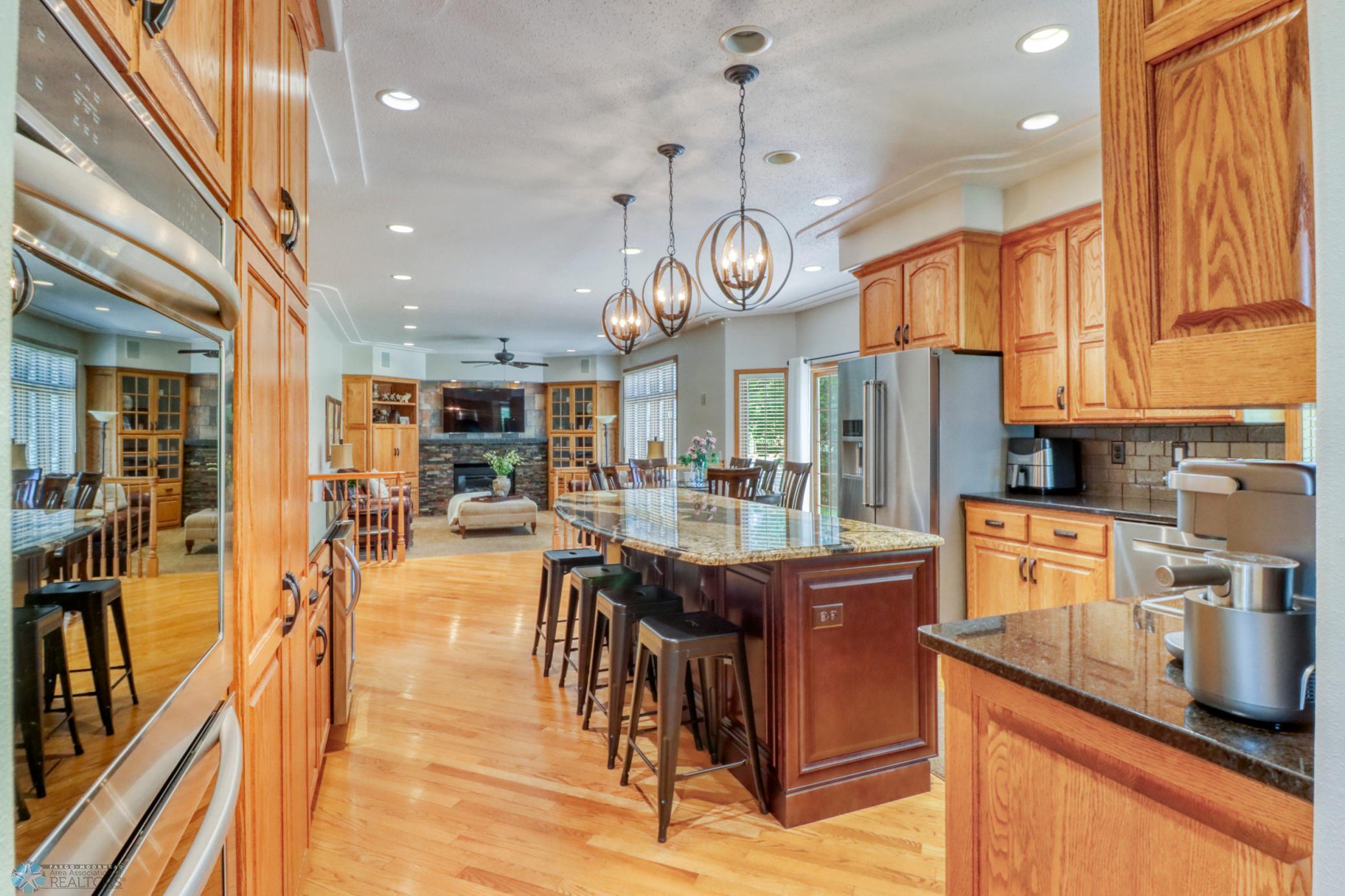 Kitchen1_1.JPG