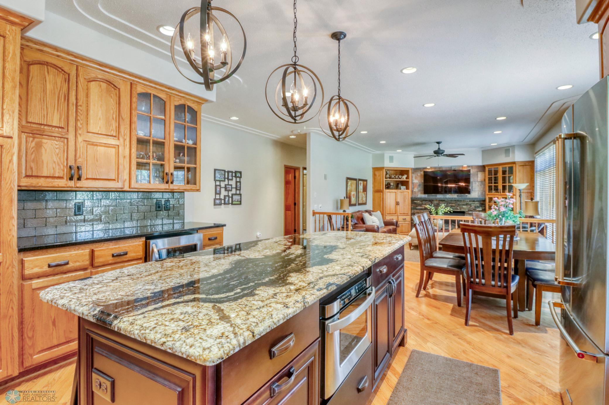 Kitchen1_2.JPG