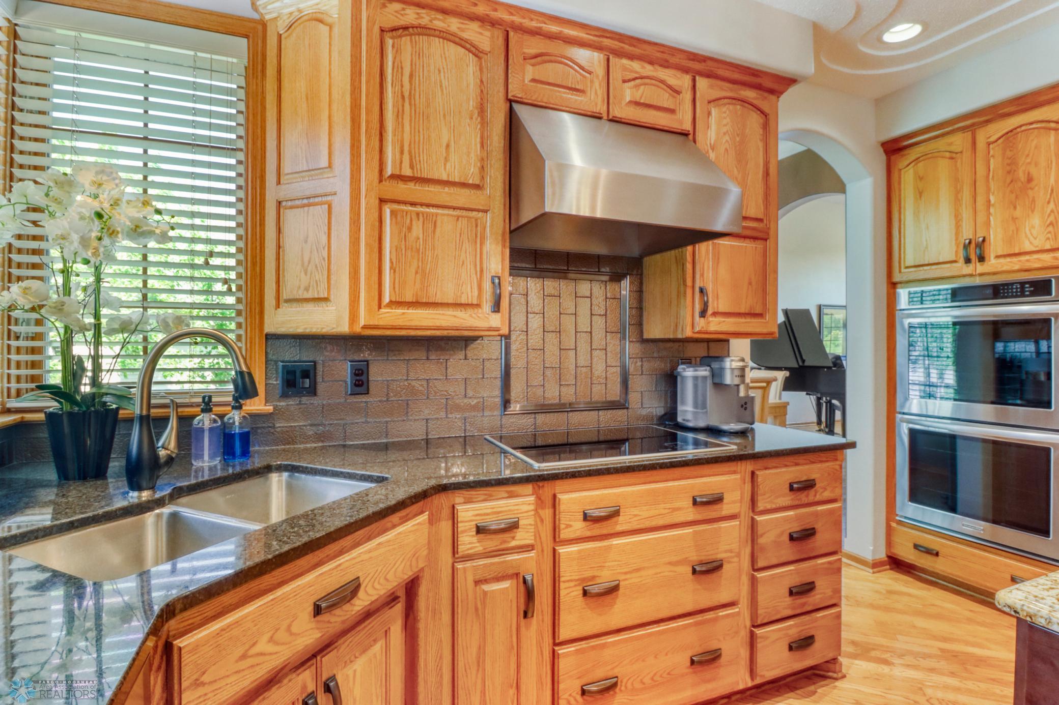 Kitchen1_5.JPG