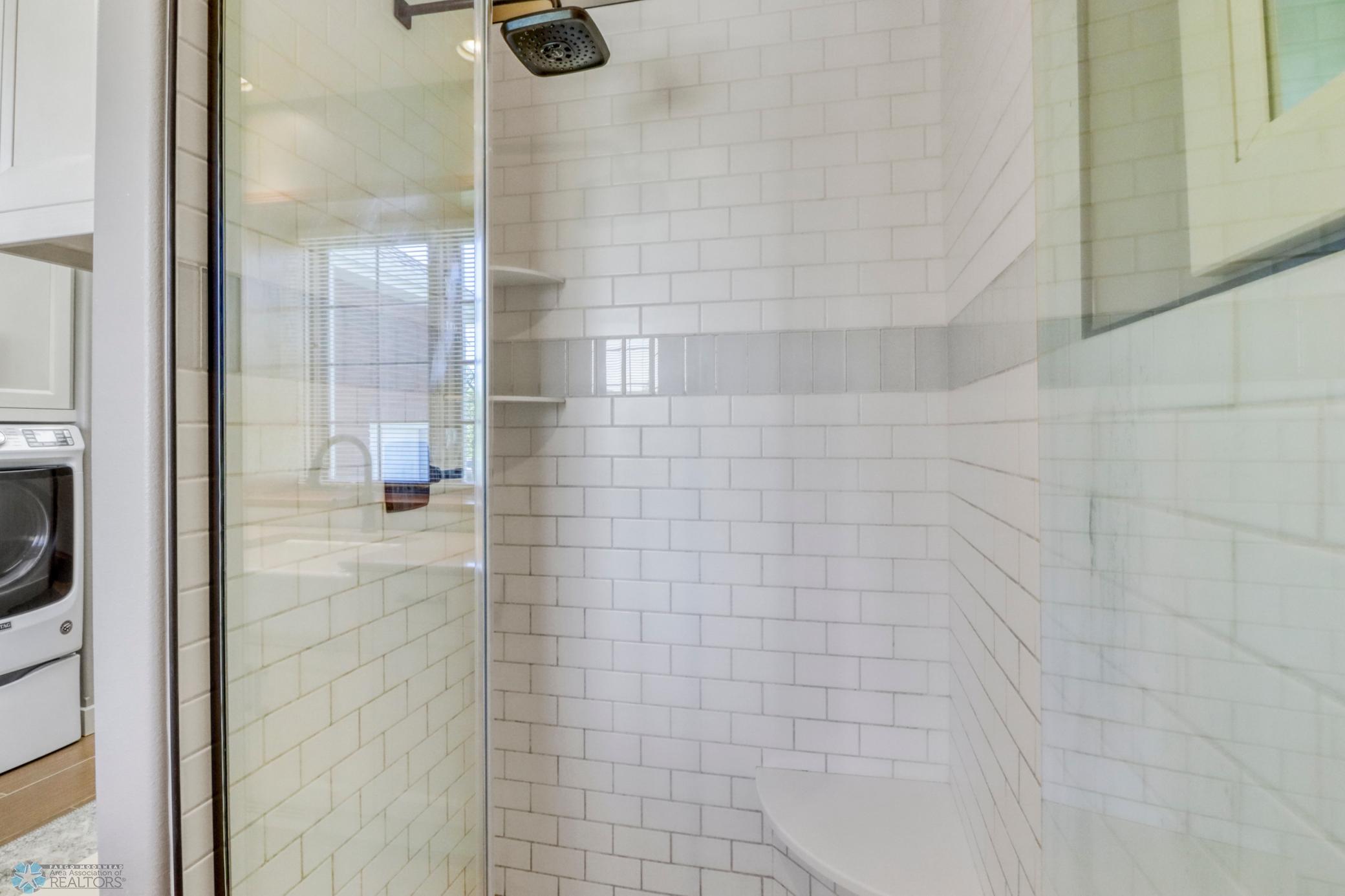 Laundry_shower1_1.JPG