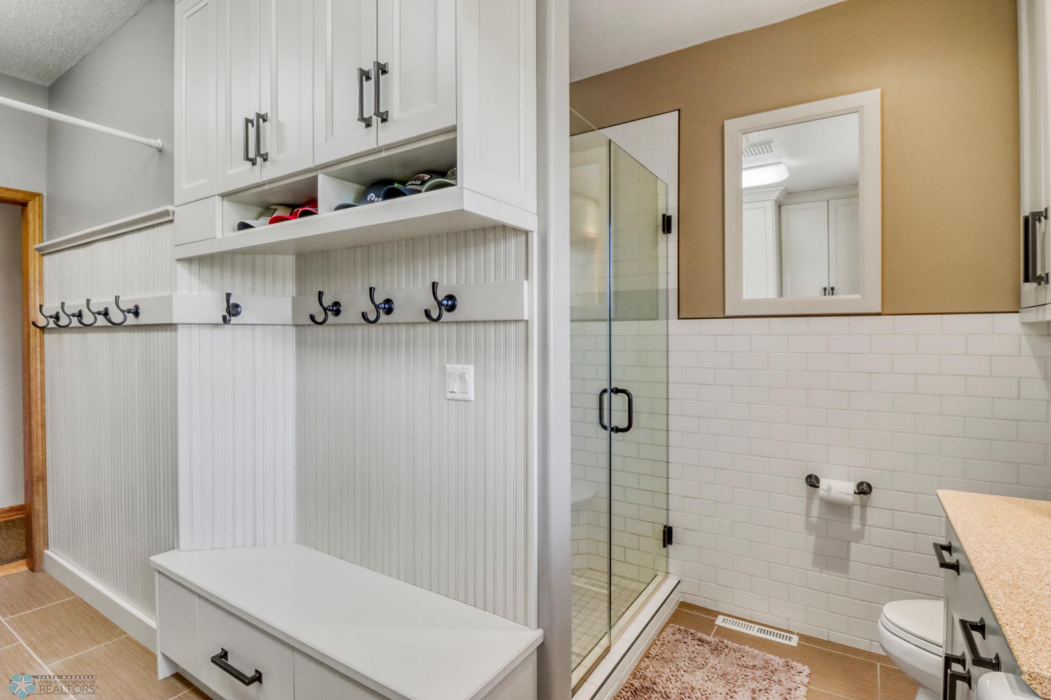 Laundry_shower1_0.JPG