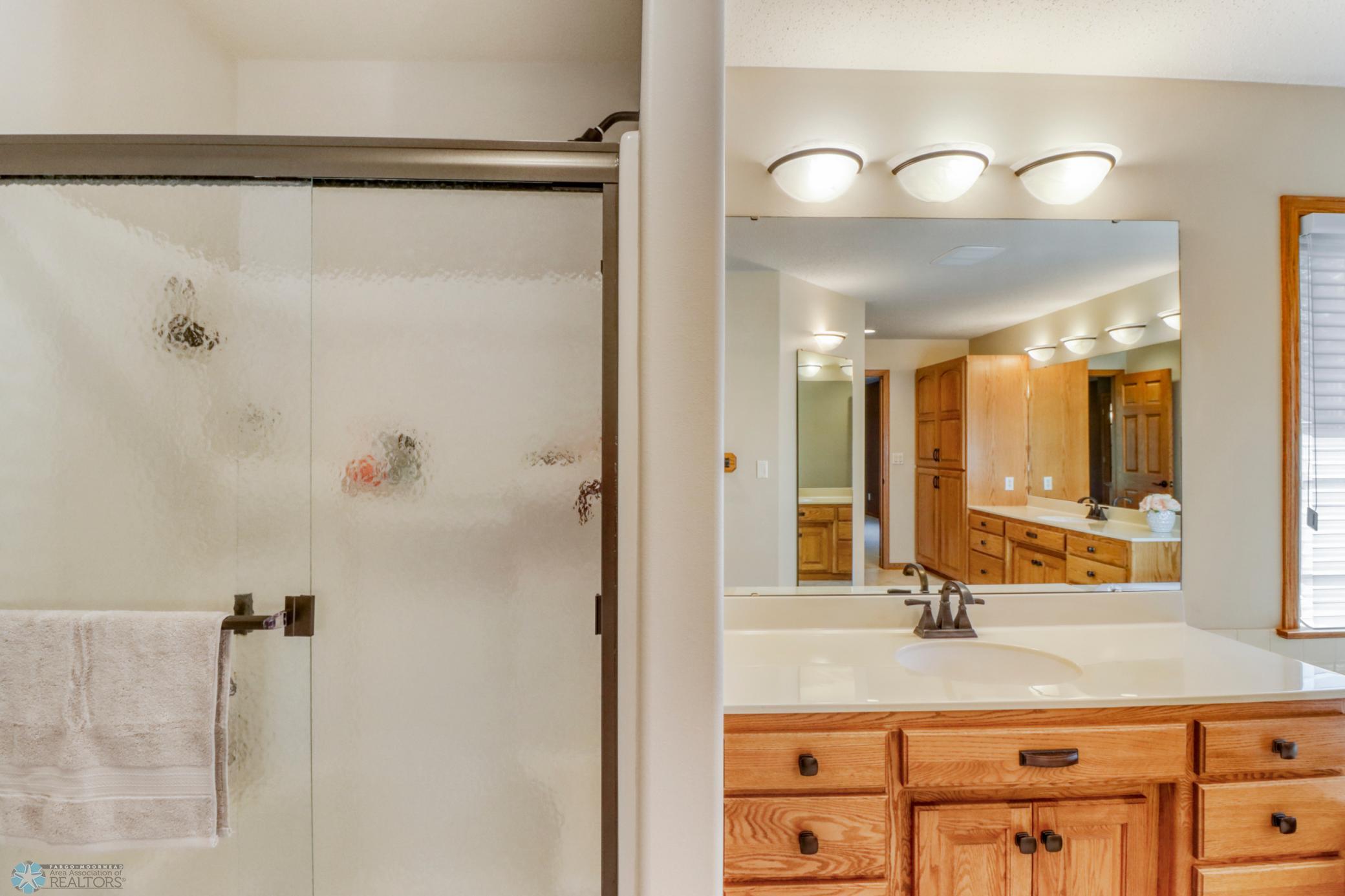Primary Bathroom1_4.JPG