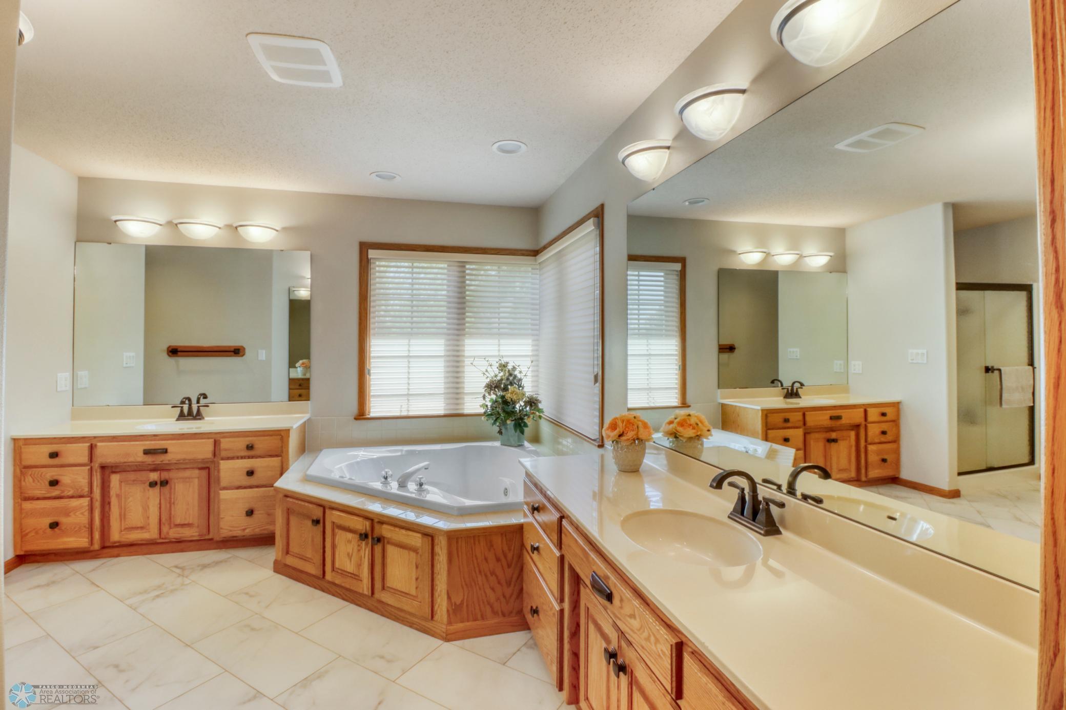 Primary Bathroom1_1.JPG