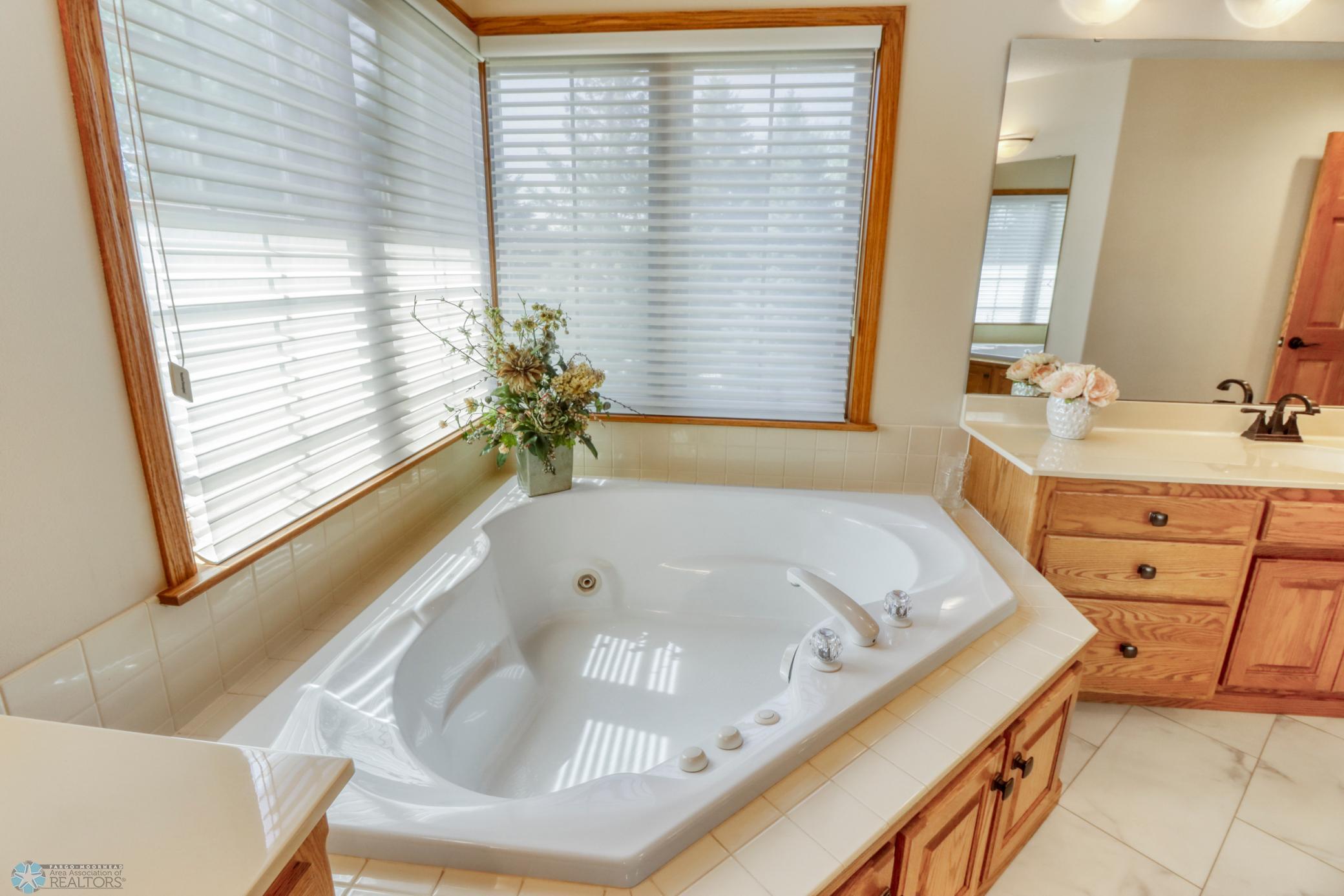 Primary Bathroom1_5.JPG