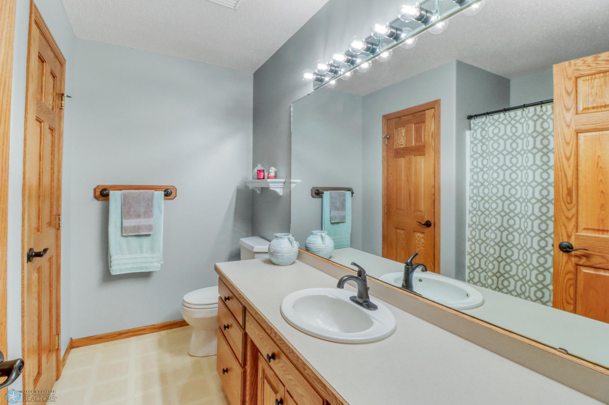 Upstairs Bathroom1_1.JPG