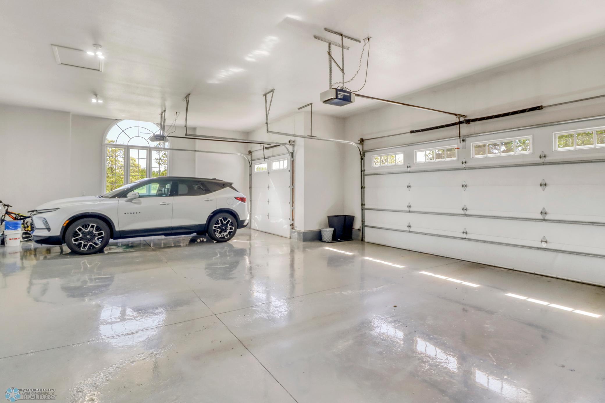 Garage1_1.JPG