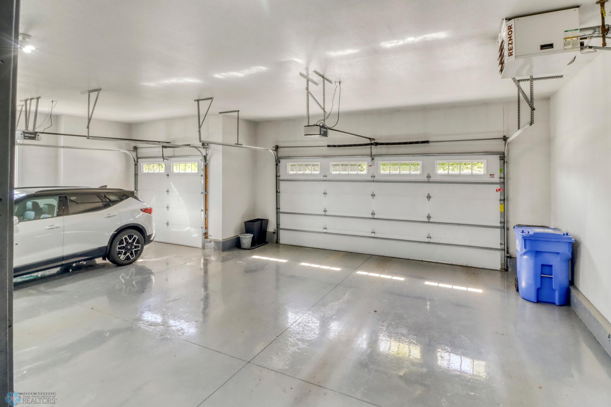 Garage1_3.JPG