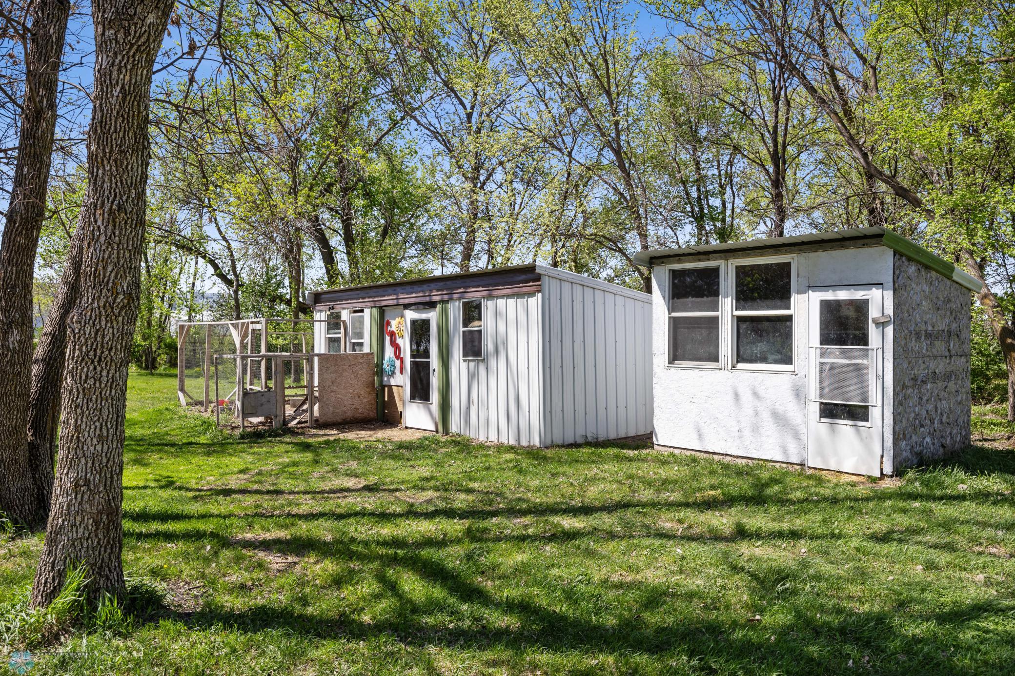 Chicken coop/Farm cat hangout/storage shed