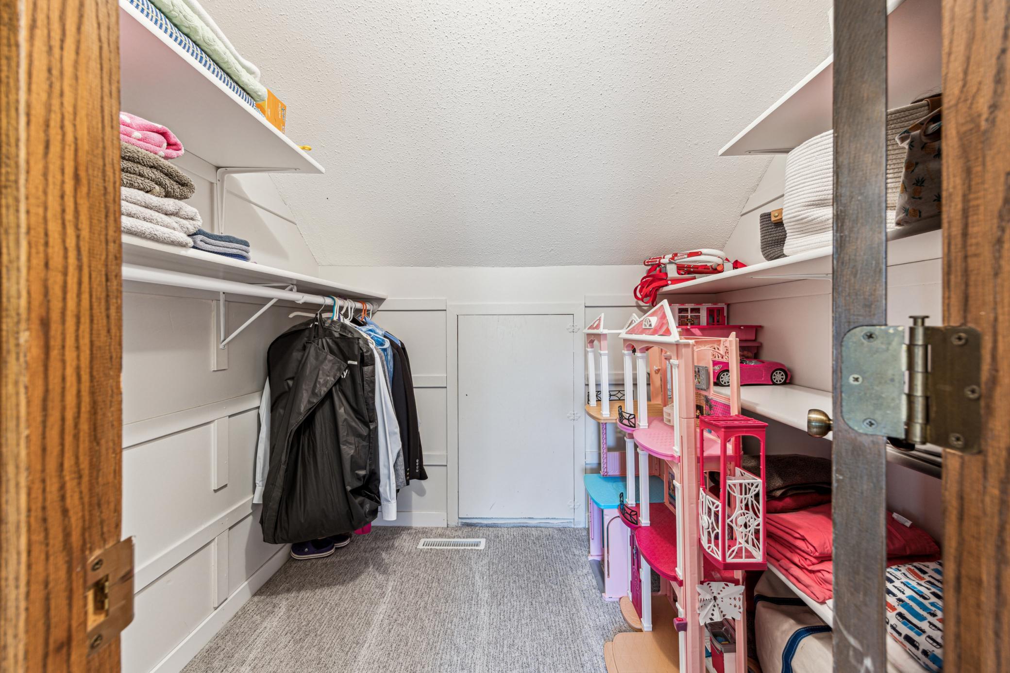 The upper level also features a walk-in closet, offering you more storage space.