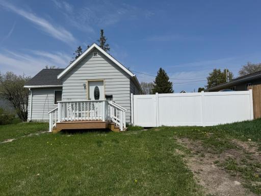 709 Center Street E, Roseau, MN 56751