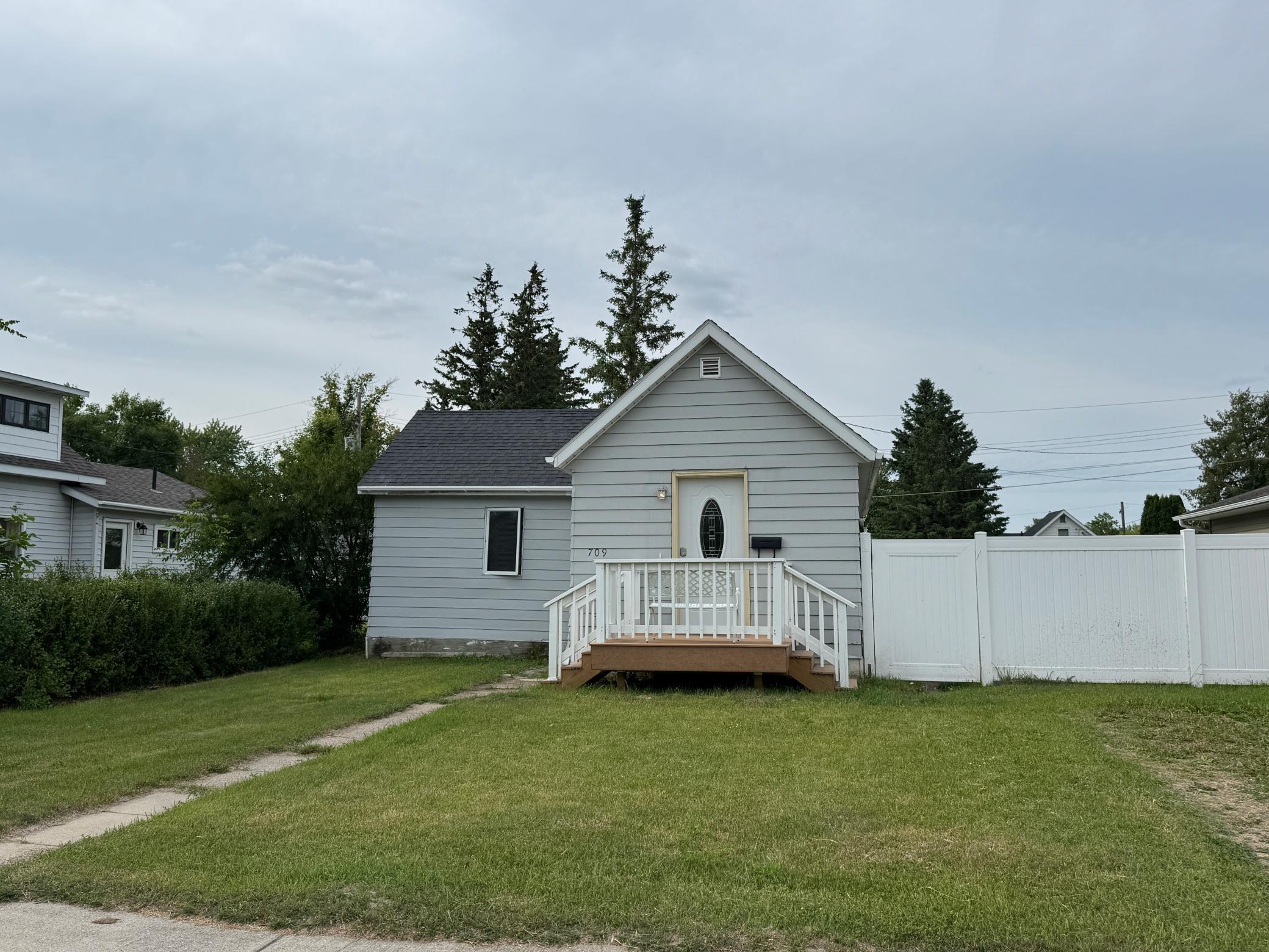 709 Center Street E, Roseau, MN 56751
