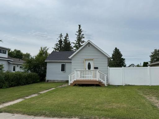 709 Center Street E, Roseau, MN 56751