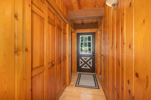 Great guests to your Lake Minnetonka home. There are impressive exposed beams, hardwood floors and large closet.