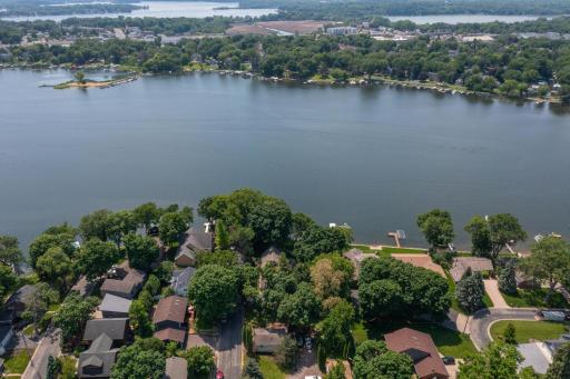 Close to all the award winning Westonka schools. It is a nice walk to Mound with dining, entertainment and groceries.