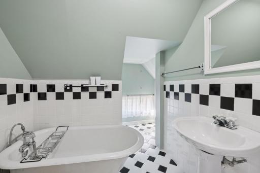 17 15th Avenue N, Hopkins, MN 55343