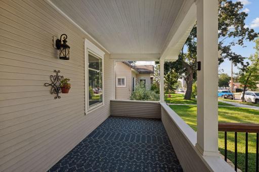 17 15th Avenue N, Hopkins, MN 55343