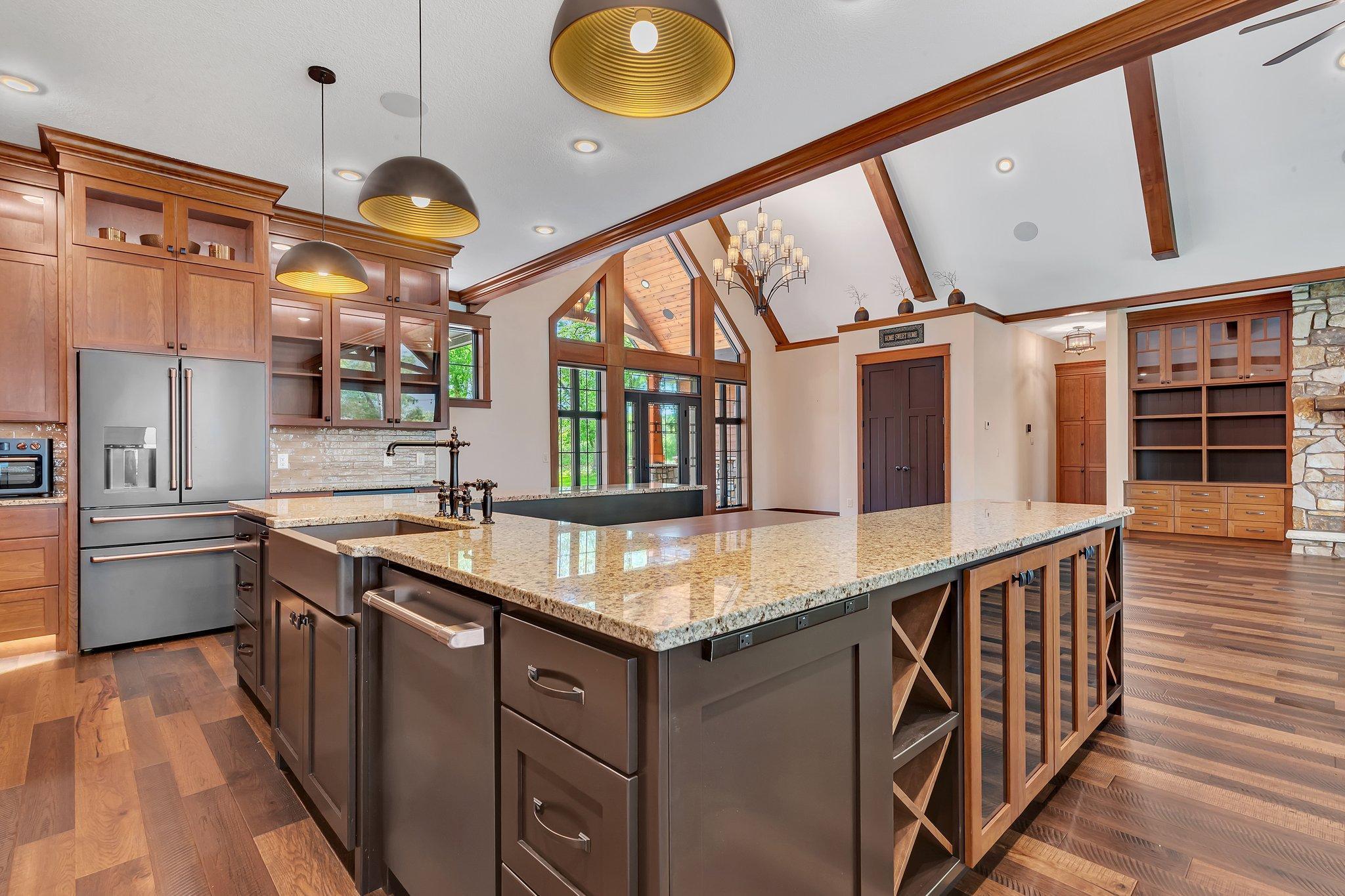 Extra-large center island with ample seating.