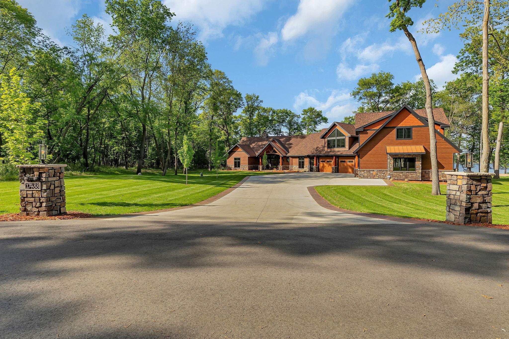 Welcome to Alexander Court on Big Fish Lake.