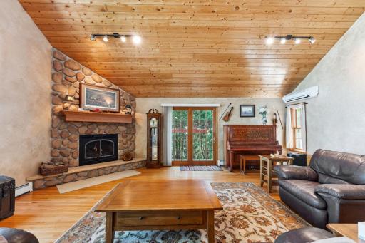 1823 313th Avenue NE, Cambridge, MN 55008
