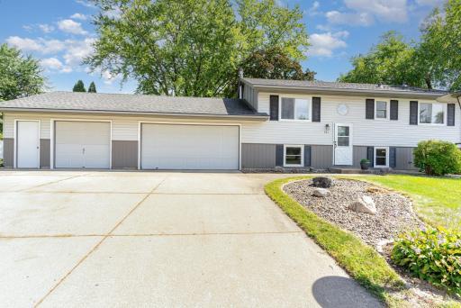 Welcome to this well maintained one-owner home in the heart of Apple Valley with an oversized 3 car garage.