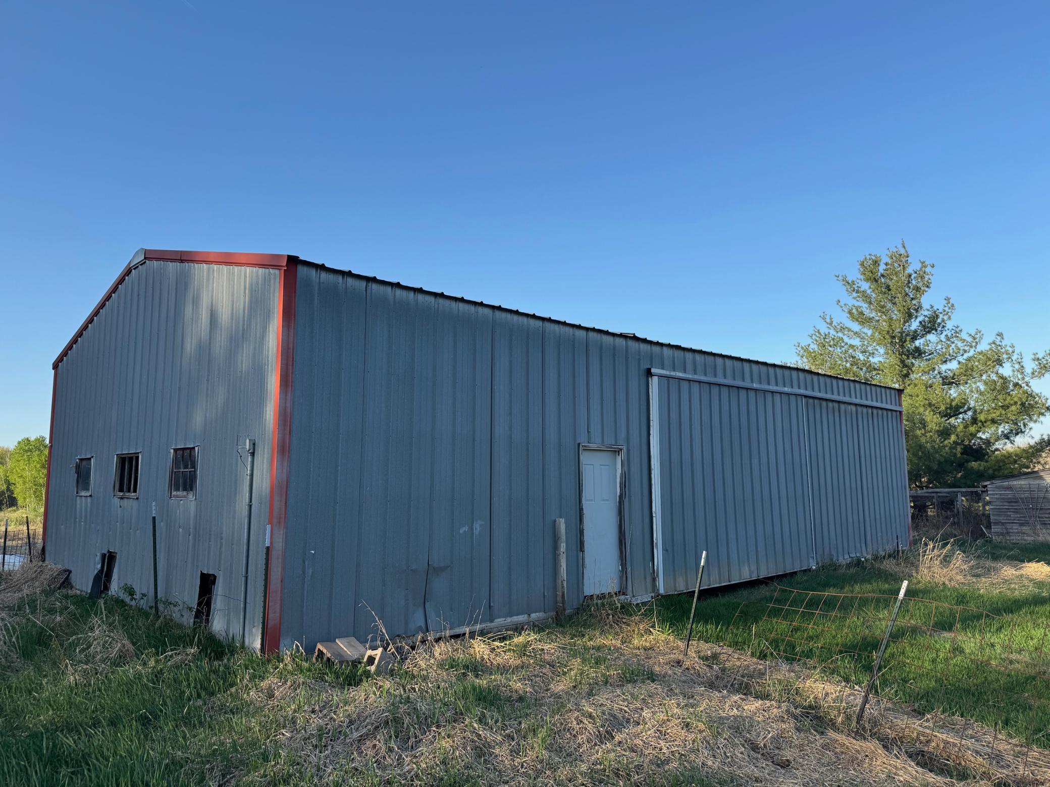 32x52 pole building with a lean-to extension