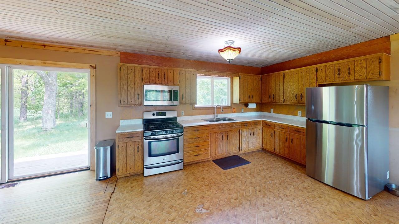 Kitchen w/SS appliances