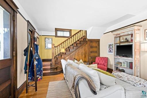 6119298-851b0407-63cc-4bf7-81ff-b8c5cc564ab5.jpg