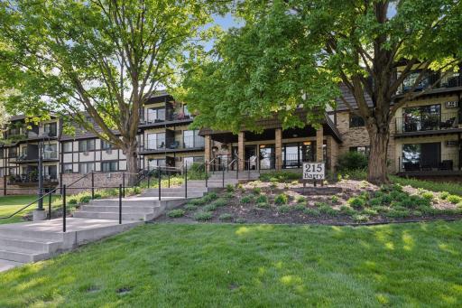 215 Barry Avenue S, 306, Wayzata, MN 55391
