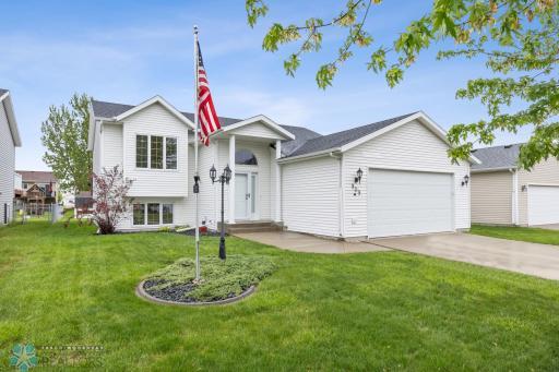 909 Homestead Court, West Fargo, ND 58078