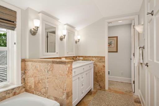 4606 Lakeview Drive, Minneapolis, MN 55424