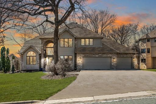 Welcome to 213 Innsbrook Lane, Burnsville, MN 55306