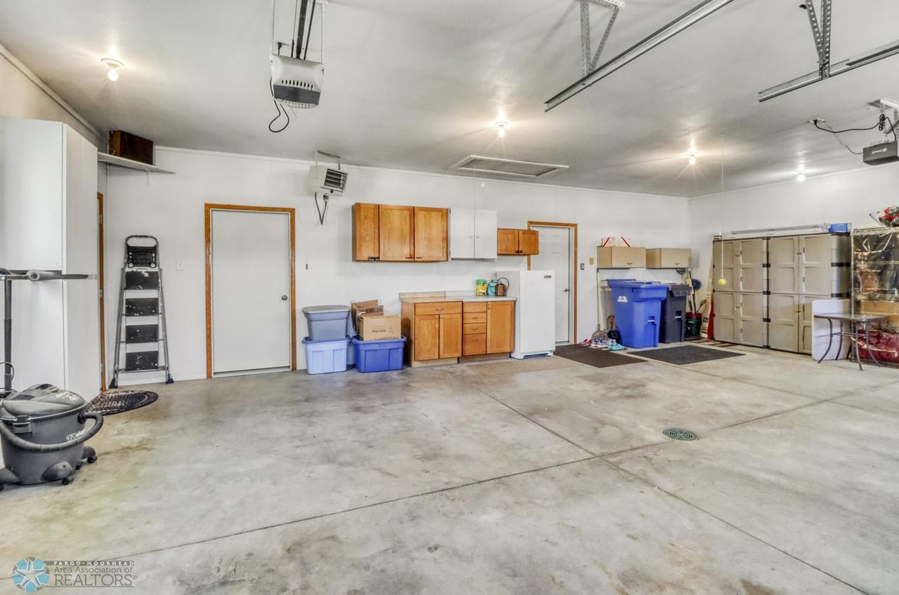 Garage1_0-1280.JPG