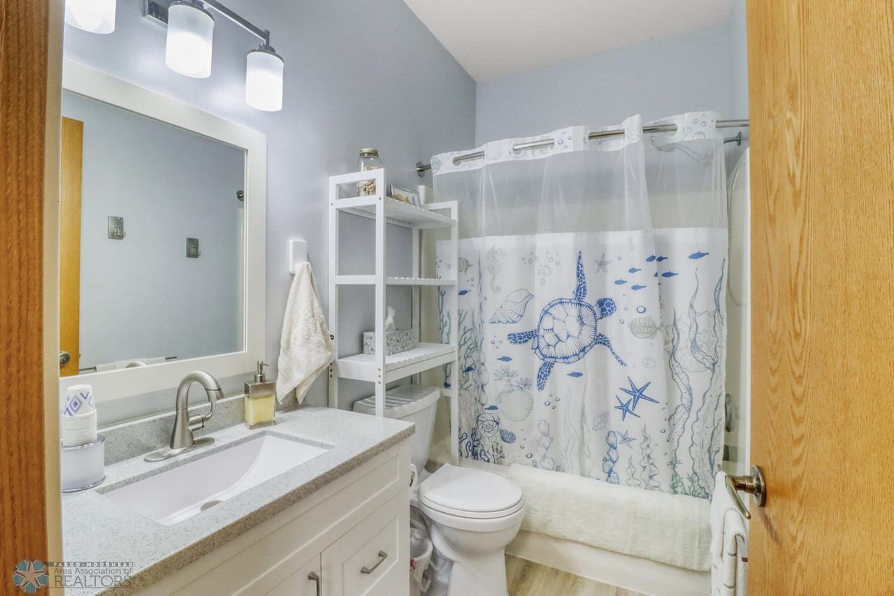 Bathroom1_1-1280.JPG