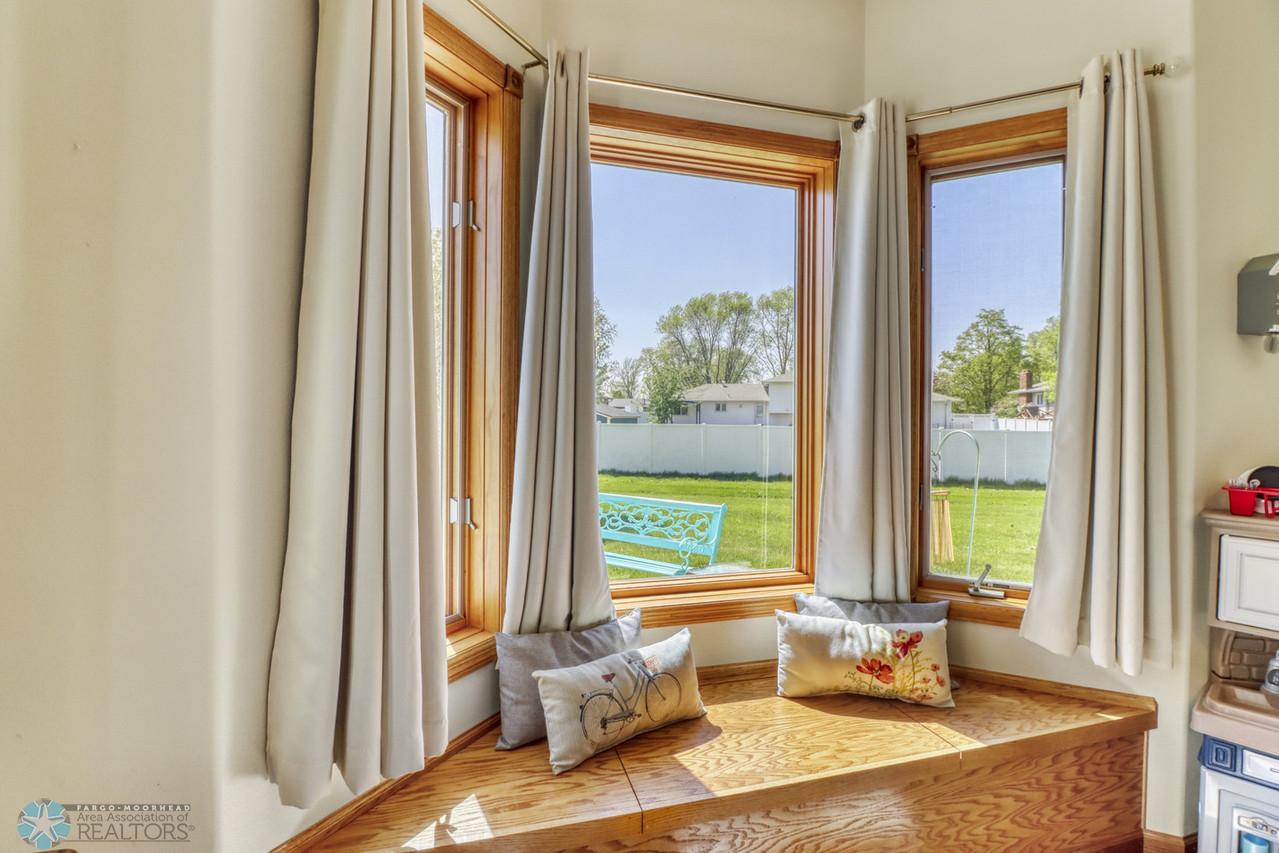 Office windowseat-1280.JPG