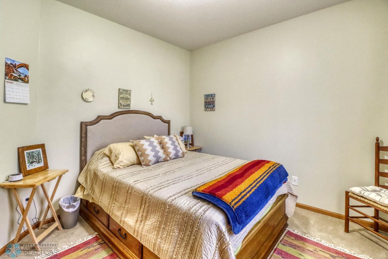 Bedroom2_2-1280.JPG