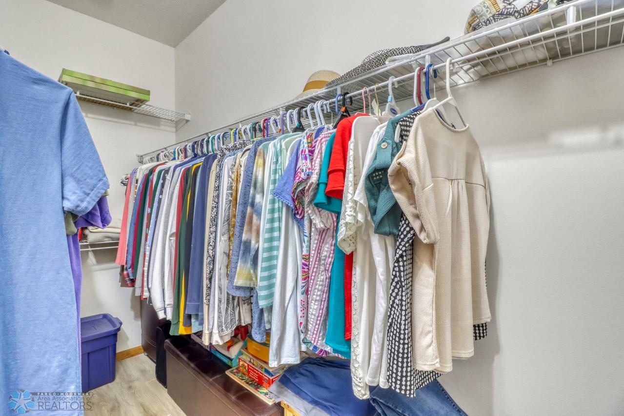 Primary Bedroom Closet1_2-1280.JPG
