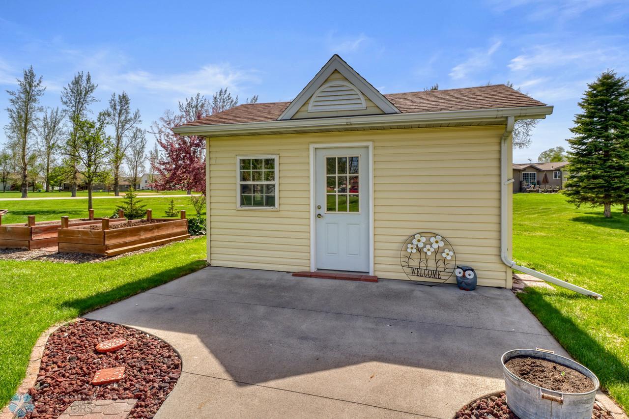 Backyard_shed_exterior-1280.JPG