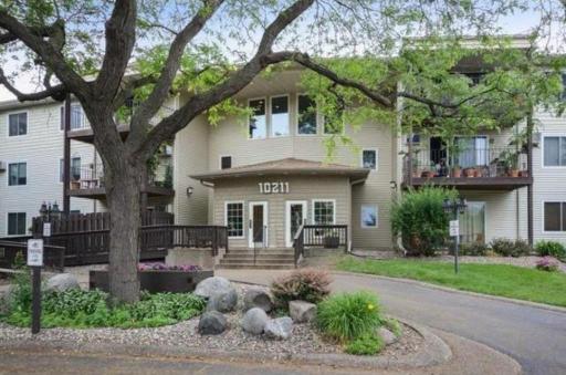 10211 Cedar Lake Road, 105, Hopkins, MN 55305