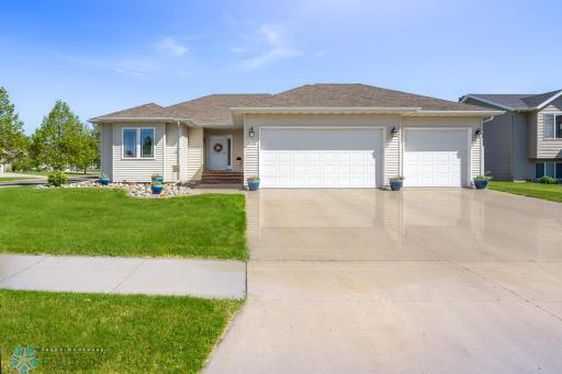 2008 33rd Street S, Moorhead, MN 56560