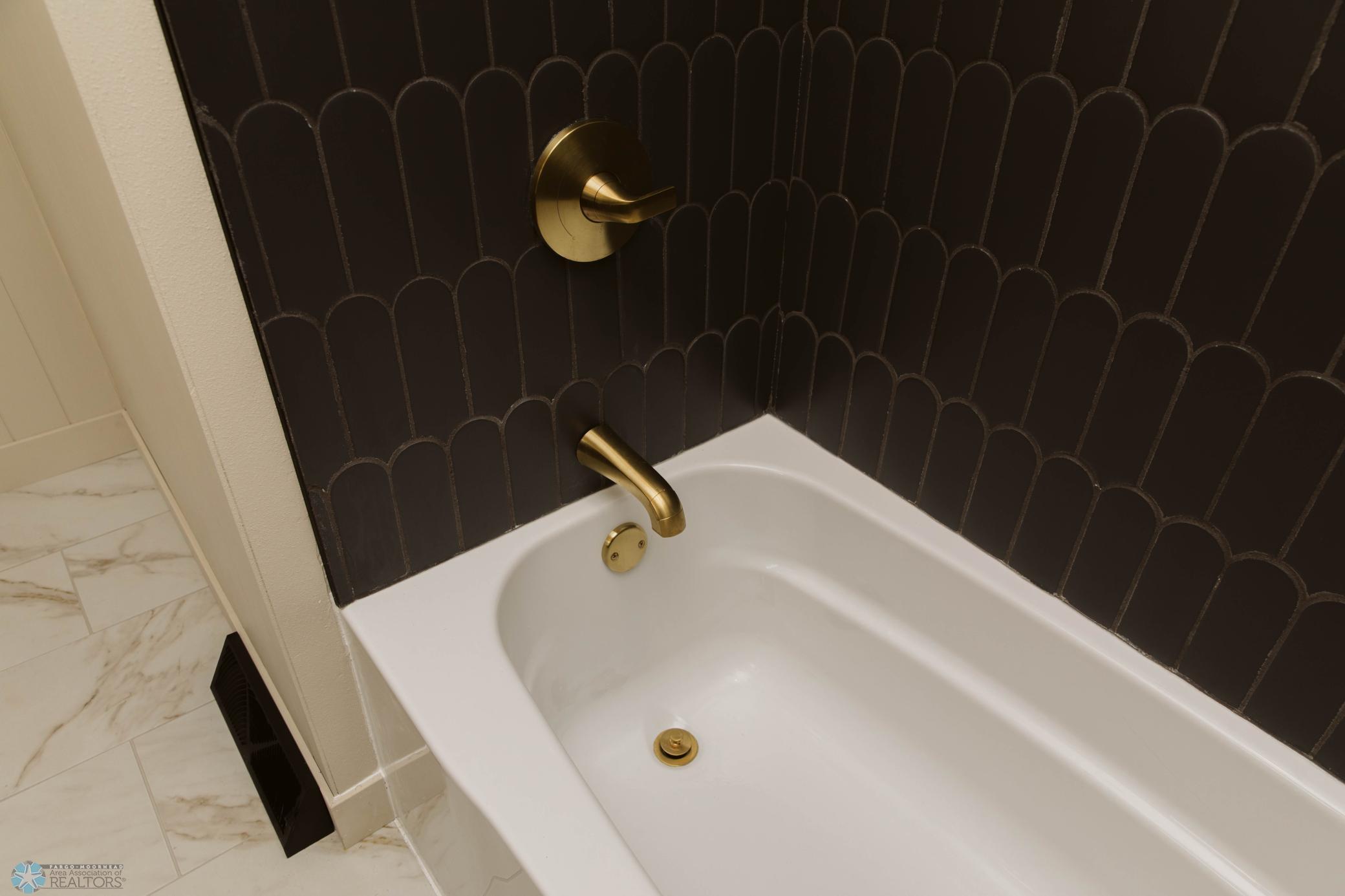Tile Surround Full Bath