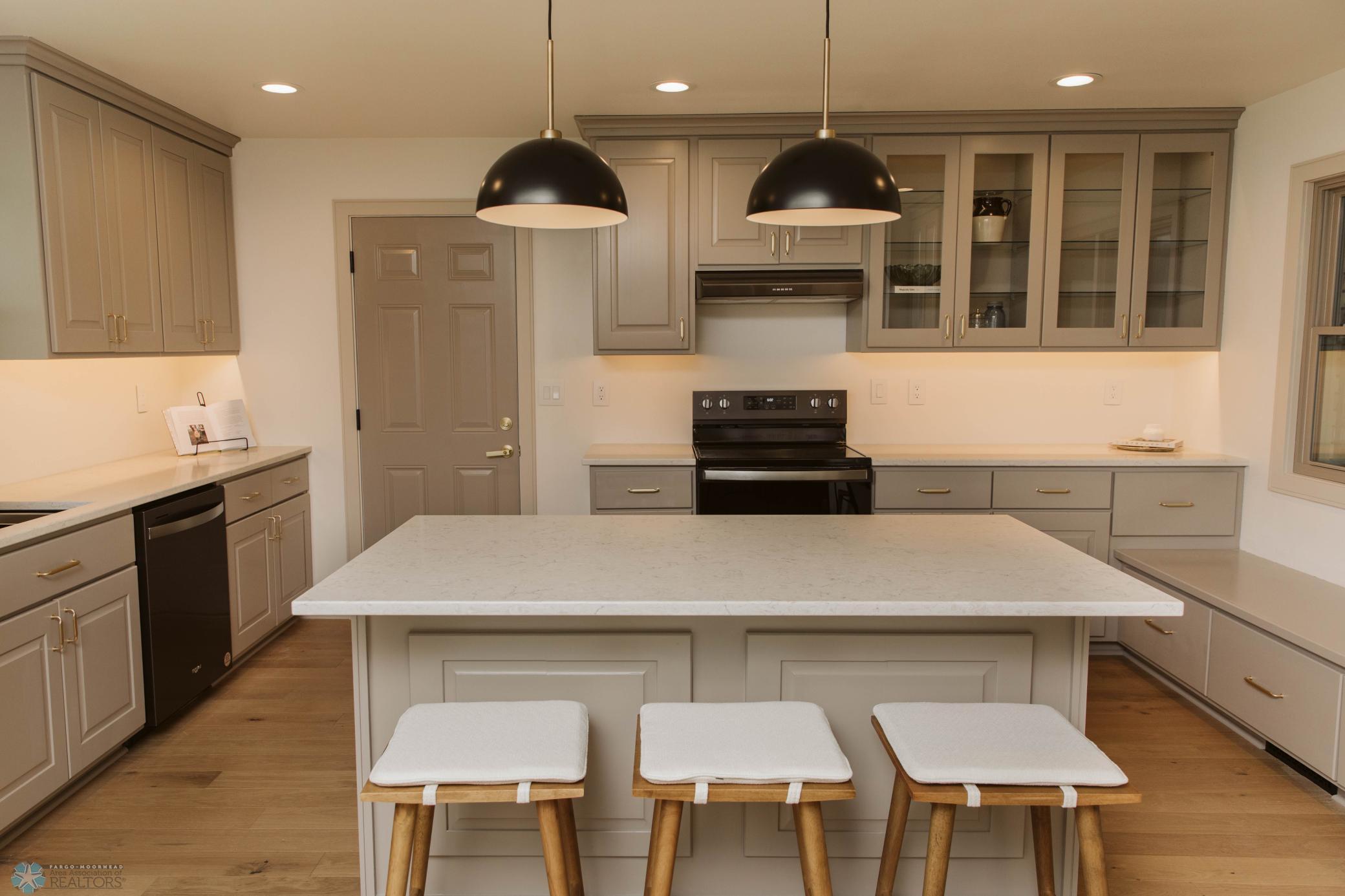 Kitchen Island with Quartz Countertops