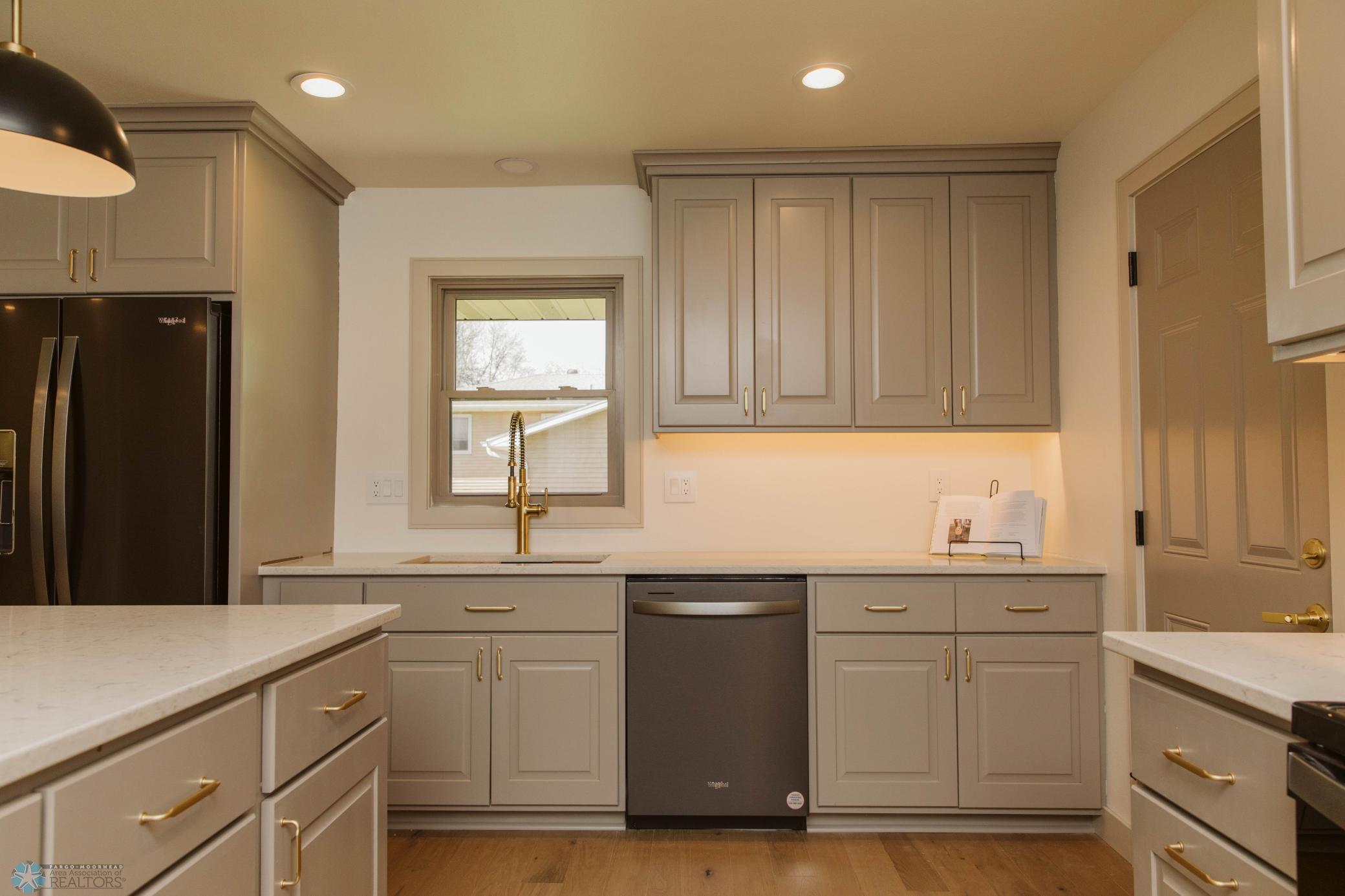 Kitchen Sink & Dishwasher