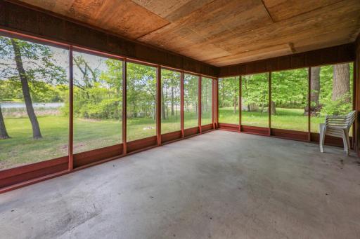 Screen Porch b.jpg