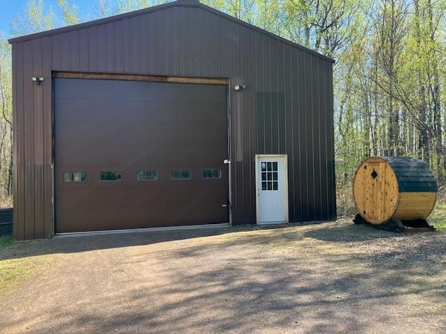 Garage! Waiting for vehicles and toys of all kinds.