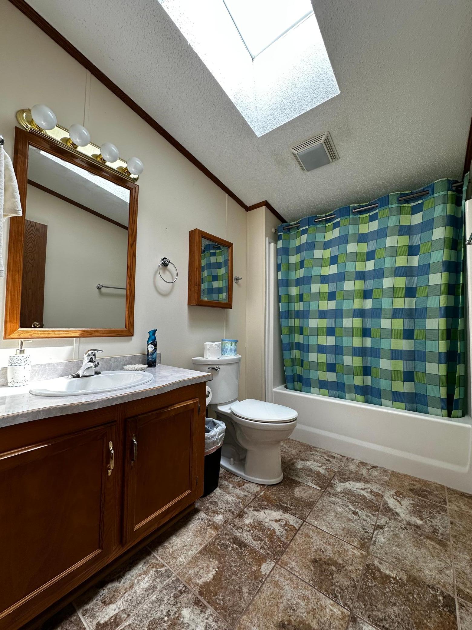 Main Floor - Full Bath.jpg